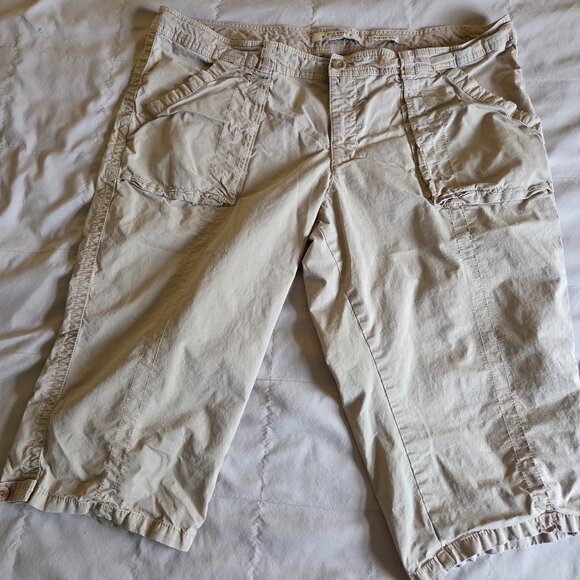 Old Navy Beige Capri Pants Plus Size 20 - Picture 1 of 9